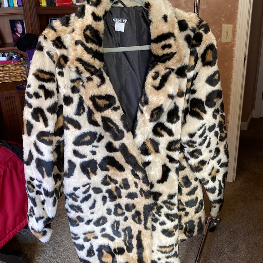 Venus Leopard Coat